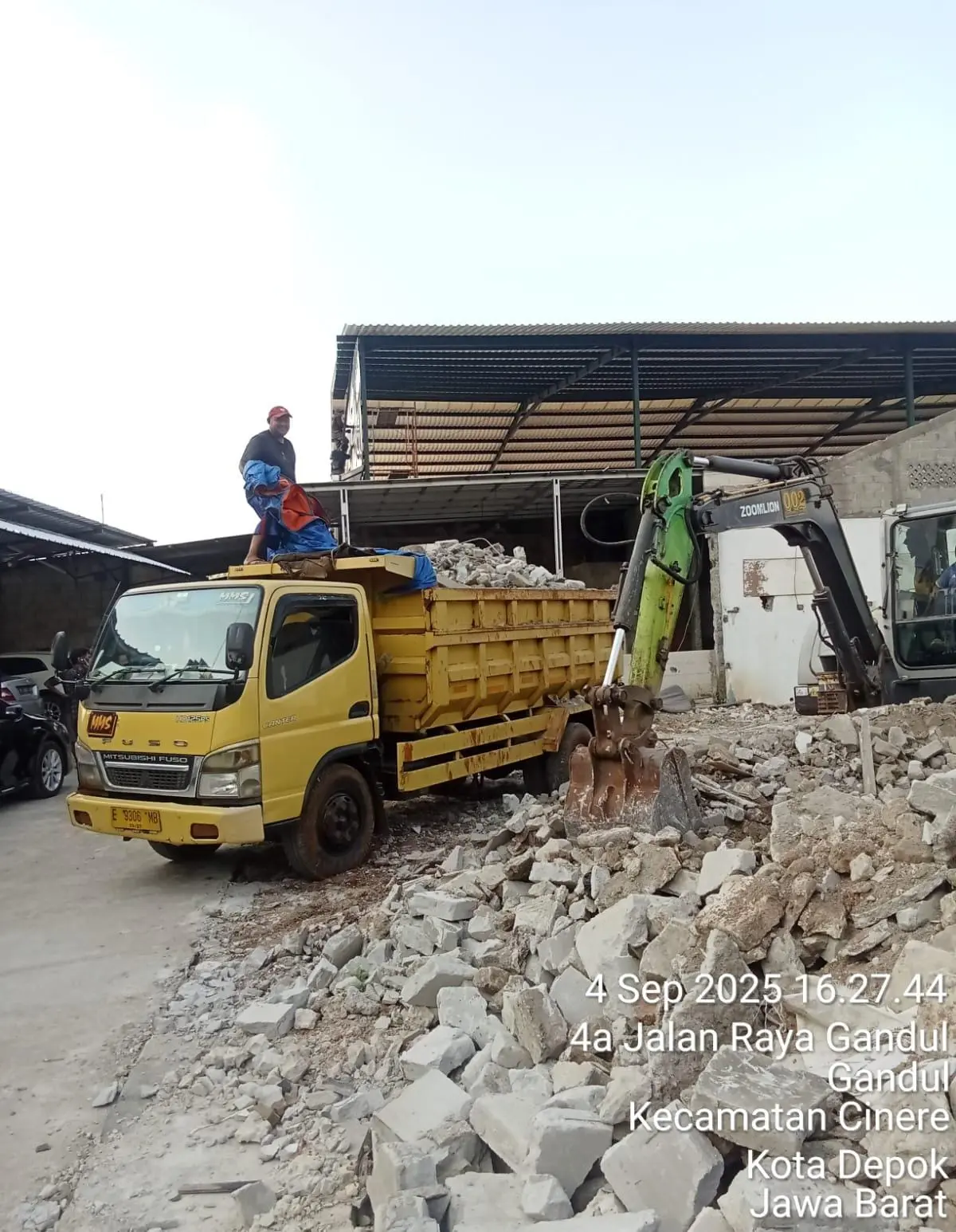 Sewa Armada Dumptruck 