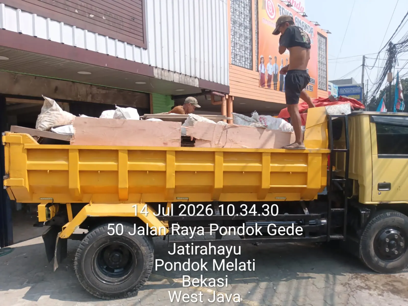 Pembersihan Sampah Proyek